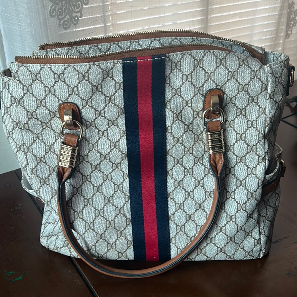 Tommy Hilfigure Shoulder Bag